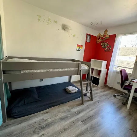 6 A La Maison! De Paris A Holiday home Champs-Sur-Marne